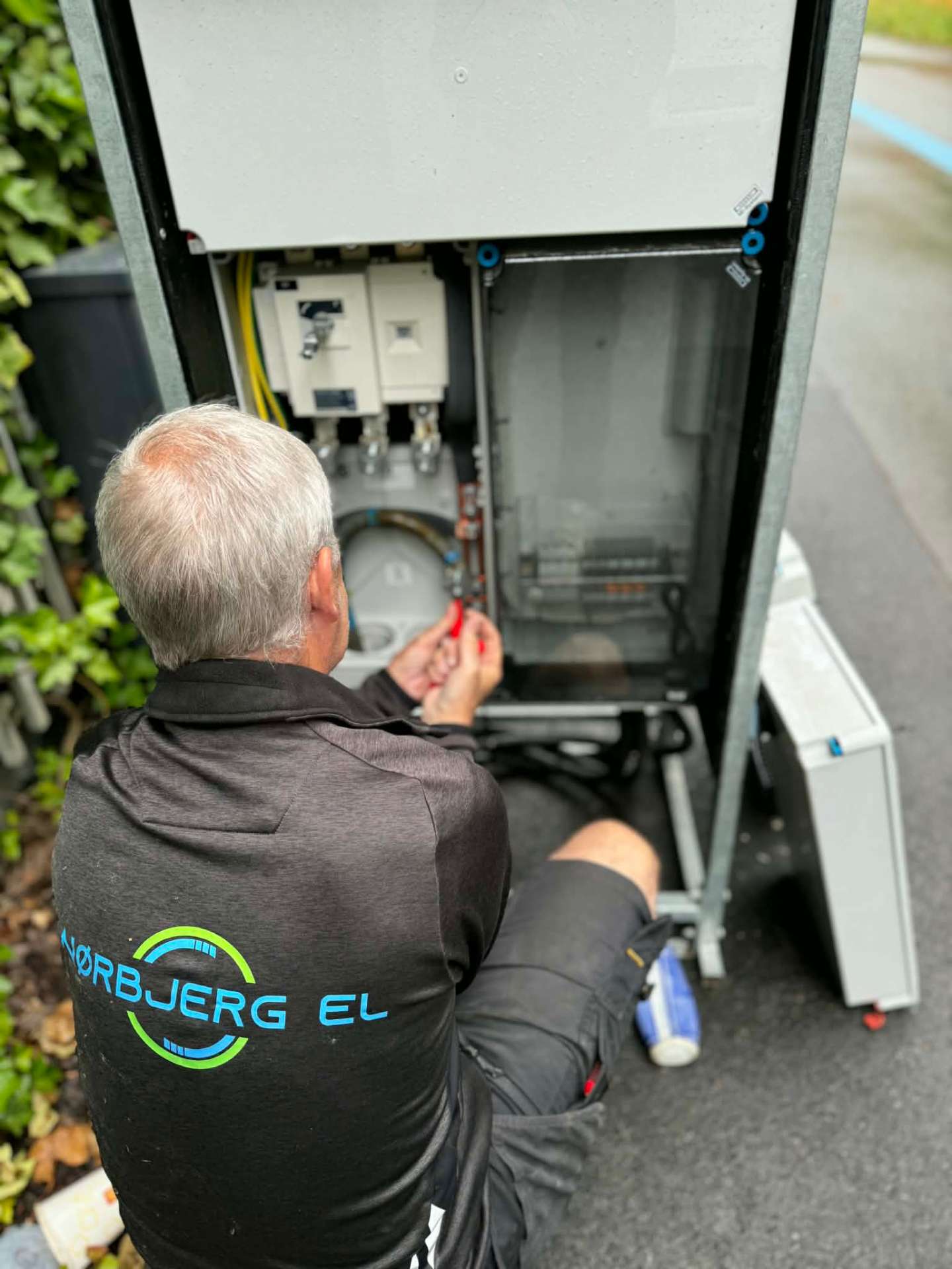 LED pendel lamper installation i lagerhal